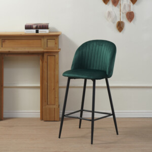 Σκαμπό μπαρ Barow pakoworld βελούδο σε σκούρο πράσινο απόχρωση με μαύρα μεταλλικά πόδια 53x46.5x96.5-096-000048