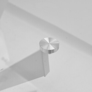 Τραπέζι Antoro pakoworld γυαλί και μεταλλικά πόδια σε λευκή απόχρωση Φ80x75εκ-292-000114