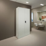 Ντουλάπα Ugren pakoworld μέταλλο σε απόχρωση ανοιχτό γκρι 90x40x180εκ-378-000003