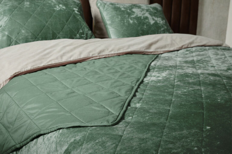 Σετ Πολυτελές Βελούδινο Διπλό  Πάπλωμα με 2 Μαξιλαροθήκες - Πράσινο Σκούρο 240 x 220 cm 8720604888508  SleepMed - Image 2