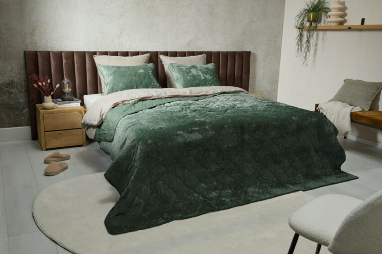 Σετ Πολυτελές Βελούδινο Διπλό  Πάπλωμα με 2 Μαξιλαροθήκες - Πράσινο Σκούρο 240 x 220 cm 8720604888508  SleepMed - Image 3