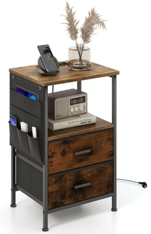 Costway Κομοδίνο με Σταθμό Φόρτισης & 2 Συρτάρια & 6 Πλαϊνές Τσέπες Βιομηχανικό Πλαϊνό Τραπέζι Καφέ JZ10362DE-1CF