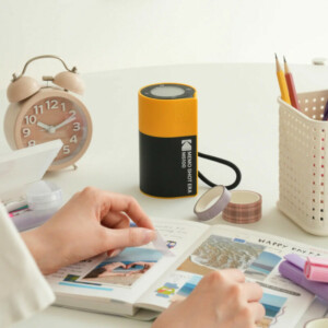 Kodak Memo Shot ERA -  2-in-1 Instant Camera and Photo label Printer + one Roll, Yellow - Image 4