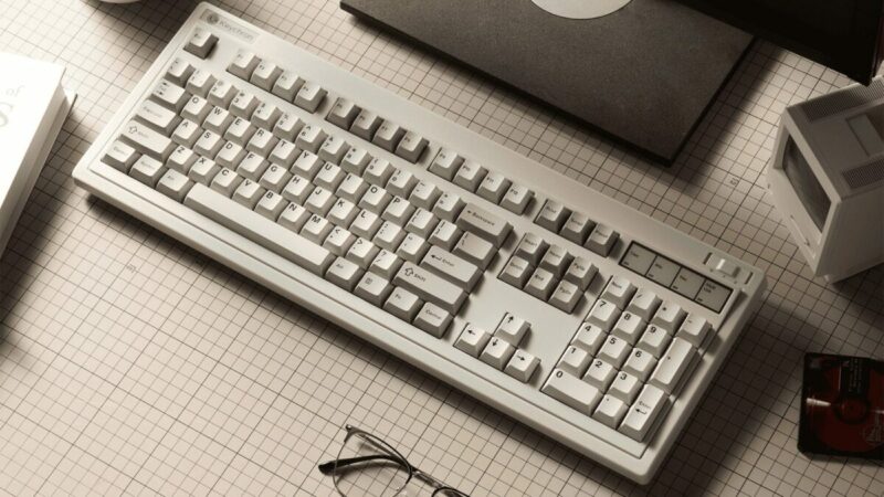 Keychron R6 (R6-M1) QMK Wireless Mechanical Keyboard Red Switch Hot-Swap RGB 100% US Retro - Image 3
