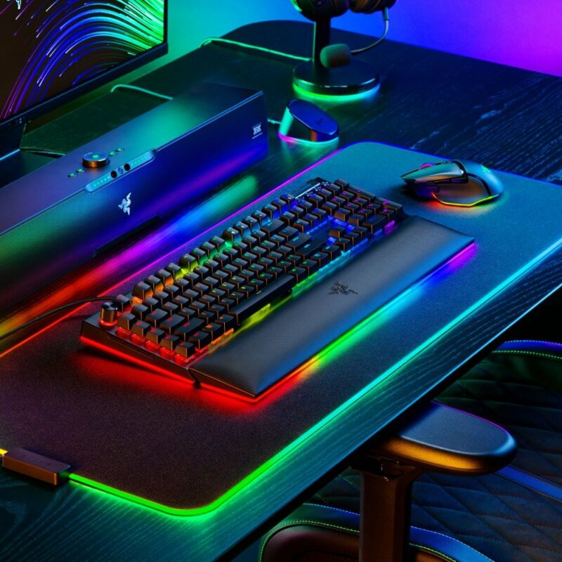 Razer BLACKWIDOW V4 PRO - Gaming Mechanical RGB Keyboard -  Yellow Silent Switches - Macros - Image 7
