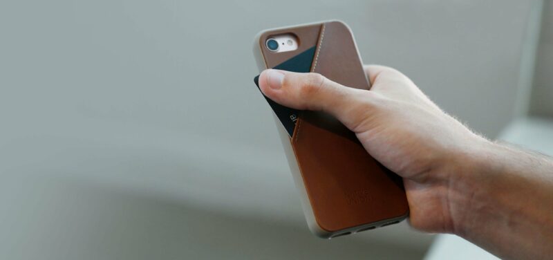 Native Union Clic Card Δερμάτινη Θήκη προστασίας για Apple iPhone 11 Pro με υποδοχή για κάρτες – μαύρη - Image 4
