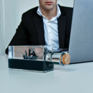 mm Unsinkable Pirate Ship – Διακοσμητικό γραφείου με πλωτό πειρατικό καράβι - Image 4